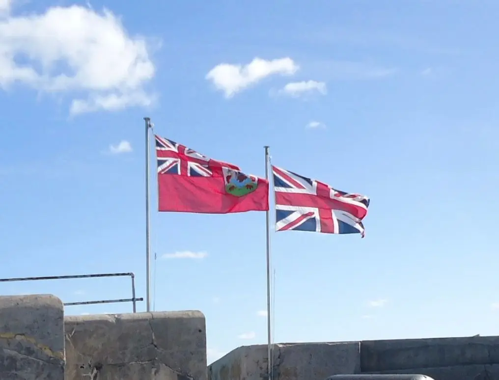 Bermuda_UK_image_number_145_Fort_St_Catherine_s_with_flags_flying_cropped_d7ddbc4051.jpg